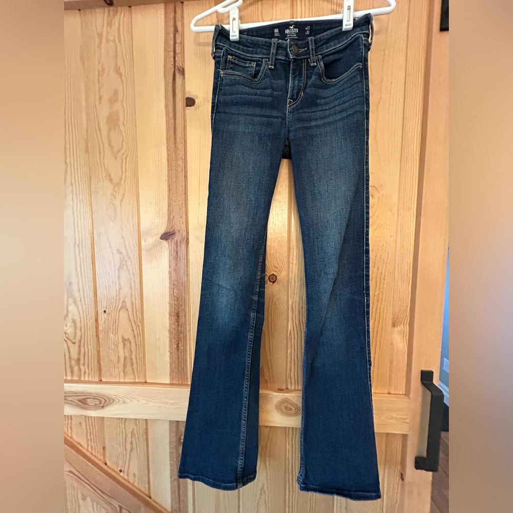 Hollister low-rise boot cut jeans 00L